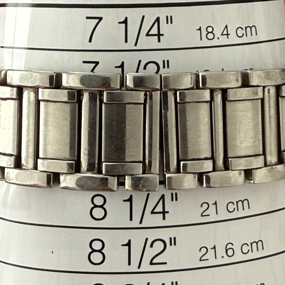 Bulova Diamond Luxury Watch Black Dial Stainless Bracelet Case Diamond Bezel